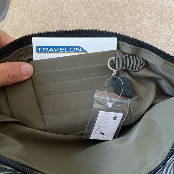👜 Travelon Convertible Bag - Picture 5 of 6